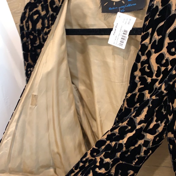 Cheetah Print Romper Silky Gold Interior - Picture 6 of 7